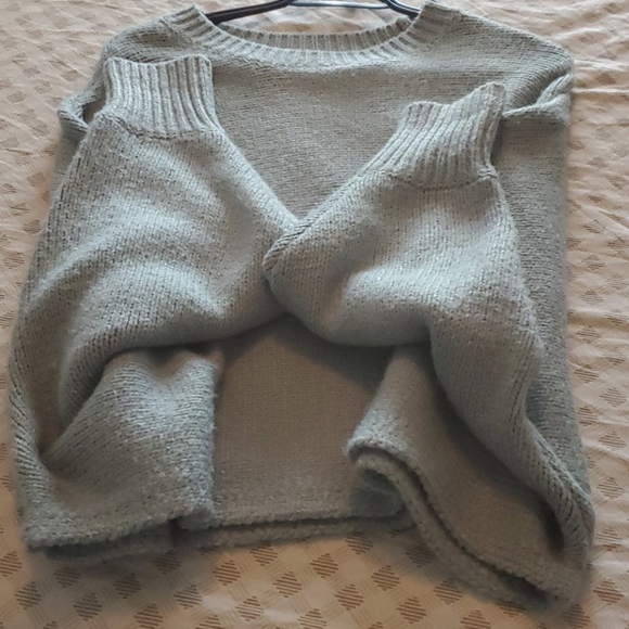 ‼️SALE ‼️GARAGE SWEATER - Picture 4 of 4